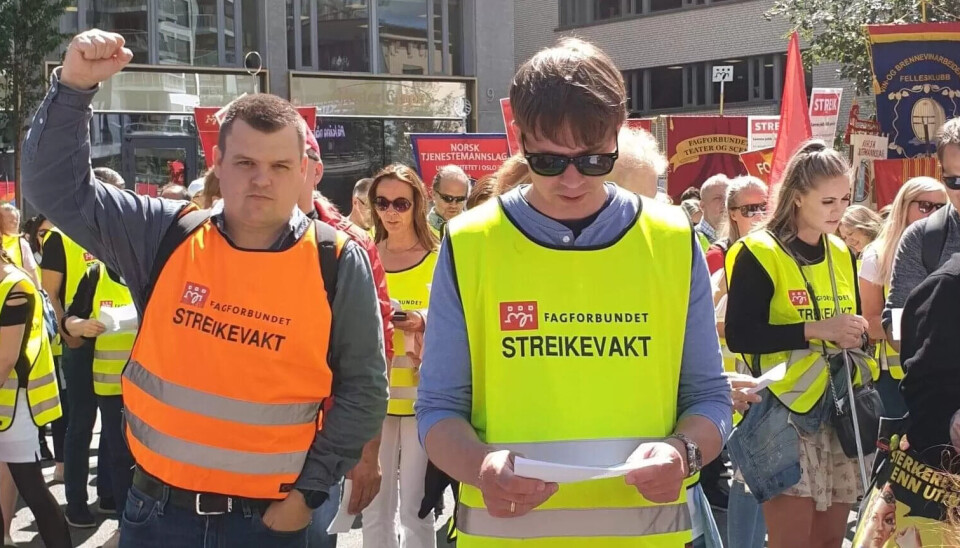 STREIKELEDER: Marius Bjørndalen er stolt over de som har stått på hver dag gjennom streiken og mener alle fortjener en stor takk for at de stiller opp for noe som ikke angår dem selv. STREIKELEDER: Marius Bjørndalen er stolt over de som har stått på hver dag gjennom streiken og mener alle fortjener en stor takk for at de stiller opp for noe som ikke angår dem selv.