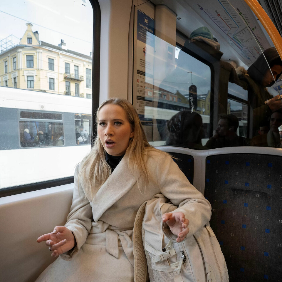 På t-baneturen snakkar Andrea ope om den prekære økonomien til mange barnehagetilsette, særleg dei utan formell kompetanse. Ho er ikkje sikker på om ho vil utdanne seg for å bli i sektoren. På t-baneturen snakkar Andrea ope om den prekære økonomien til mange barnehagetilsette, særleg dei utan formell kompetanse. Ho er ikkje sikker på om ho vil utdanne seg for å bli i sektoren.