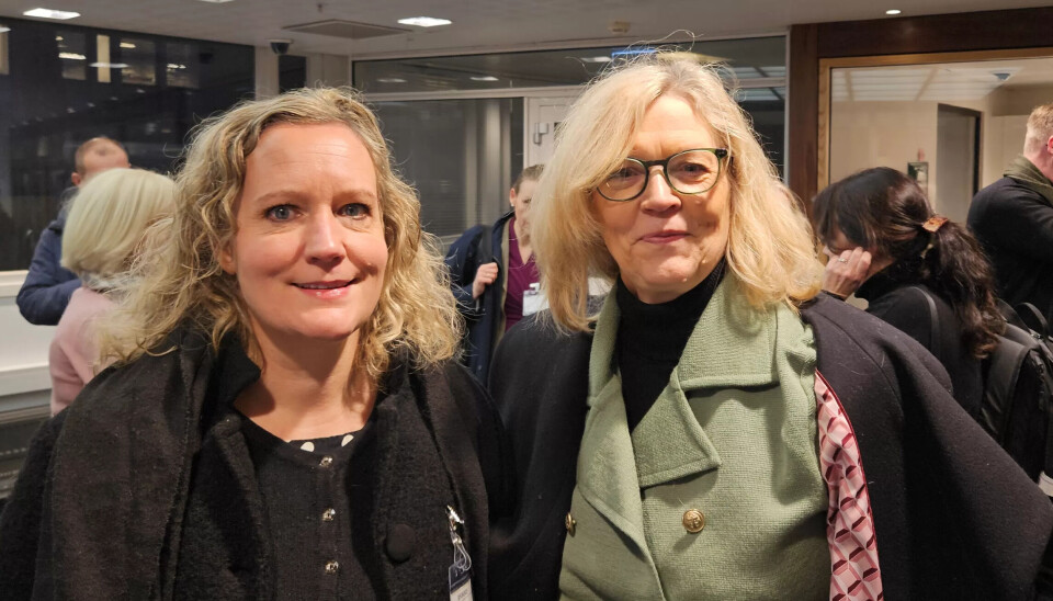 LOs forhandlingsleder Tone Faugli (t.v.) før møtestart med NHO og arbeidslivsdirektør Nina Melsom mandag morgen. LOs forhandlingsleder Tone Faugli (t.v.) før møtestart med NHO og arbeidslivsdirektør Nina Melsom mandag morgen.