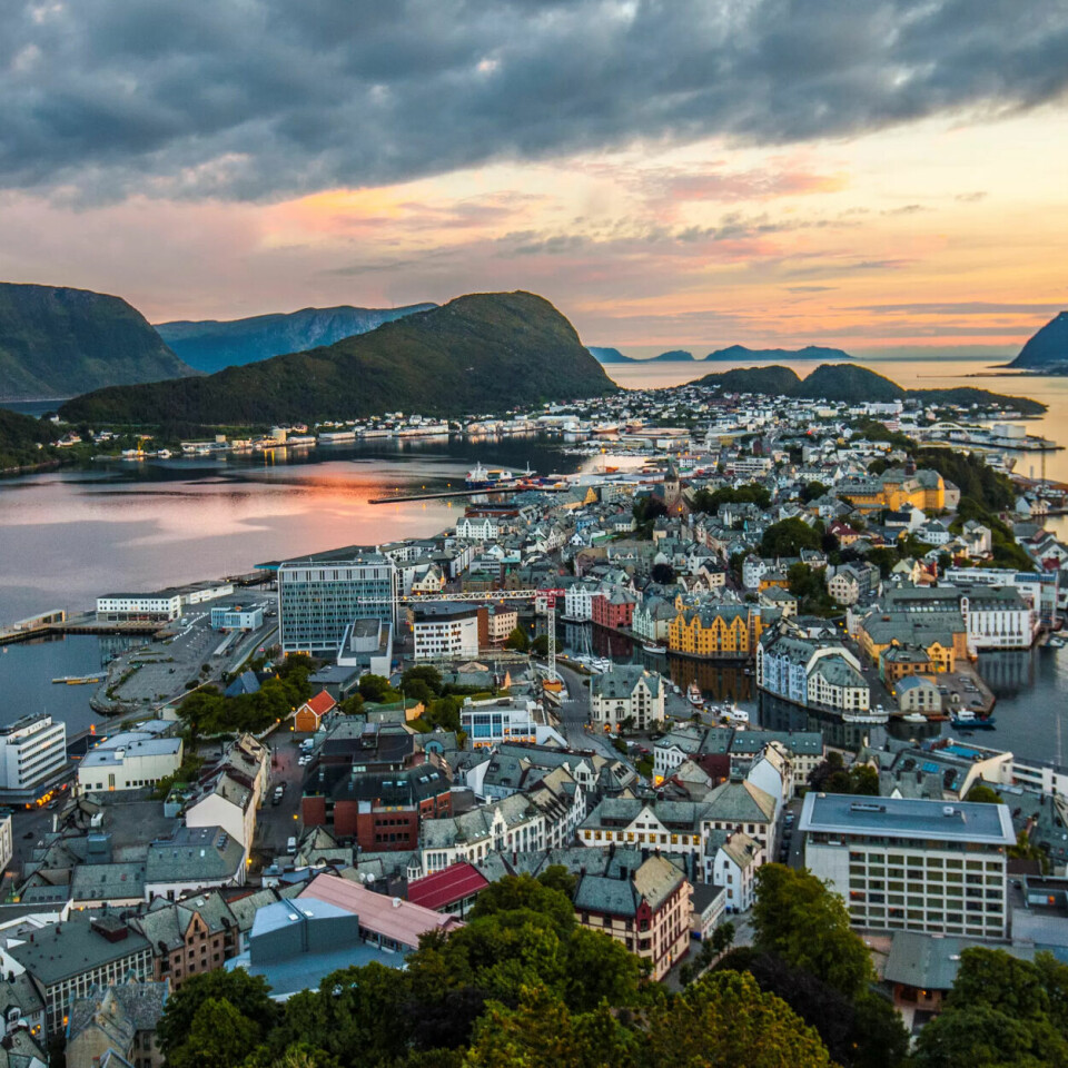 TUNGT ÅR: Ålesund kommune må kutte 351 millioner kroner fra driftsbudsjettet. TUNGT ÅR: Ålesund kommune må kutte 351 millioner kroner fra driftsbudsjettet.