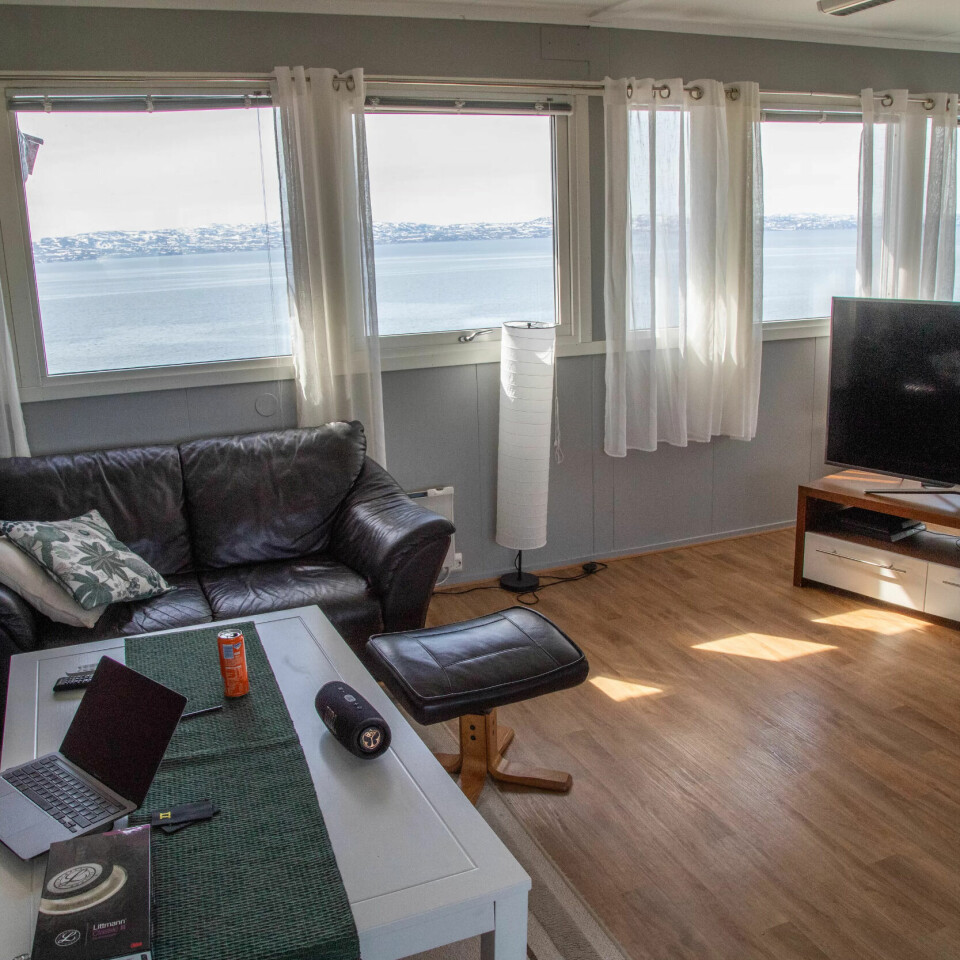 STANDARDHEVING: De fleste ambulansestasjonene i Finnmark må oppgraderes, men det er iallfall ikke noe å si på utsikten fra oppholdsrommet i Vadsø. STANDARDHEVING: De fleste ambulansestasjonene i Finnmark må oppgraderes, men det er iallfall ikke noe å si på utsikten fra oppholdsrommet i Vadsø.