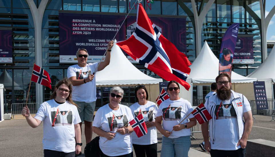 TEAM HELSE: Supporterklubb for team helse, alle fra Fagforbundet, f.v. Eskil Hustvedt, Grete Mosand, Monica Reitan, Lisa Bjørnstrøm, Ingvar Skjerve. Bak med det enorme flagget, Helge Arild Sporsheim. Heiagjengen rommer egentlig flere også, men det var litt trafikale problemer denne dagen. Og foreldrene til helsefagarbeider Emma Straub kommer ned torsdag. TEAM HELSE: Supporterklubb for team helse, alle fra Fagforbundet, f.v. Eskil Hustvedt, Grete Mosand, Monica Reitan, Lisa Bjørnstrøm, Ingvar Skjerve. Bak med det enorme flagget, Helge Arild Sporsheim. Heiagjengen rommer egentlig flere også, men det var litt trafikale problemer denne dagen. Og foreldrene til helsefagarbeider Emma Straub kommer ned torsdag.