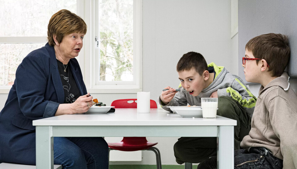 Nina Johannessen Tørholen er rektor ved Alvimhaugen barneskole, men også virksomhetsleder for SFO. Hun liker godt å ta en prat med ungene når hun kan. Nina Johannessen Tørholen er rektor ved Alvimhaugen barneskole, men også virksomhetsleder for SFO. Hun liker godt å ta en prat med ungene når hun kan.