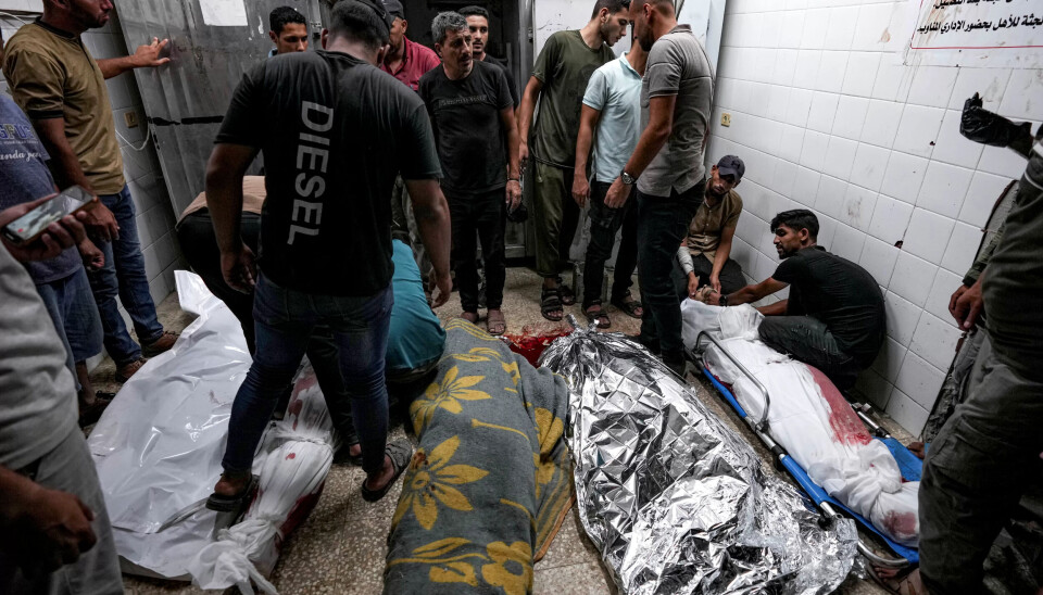 FLERE DREPTE: Palestinere leter etter familiemedlemmer blant de drepte på et sykehus på Gazastripen søndag 1. september. FLERE DREPTE: Palestinere leter etter familiemedlemmer blant de drepte på et sykehus på Gazastripen søndag 1. september.