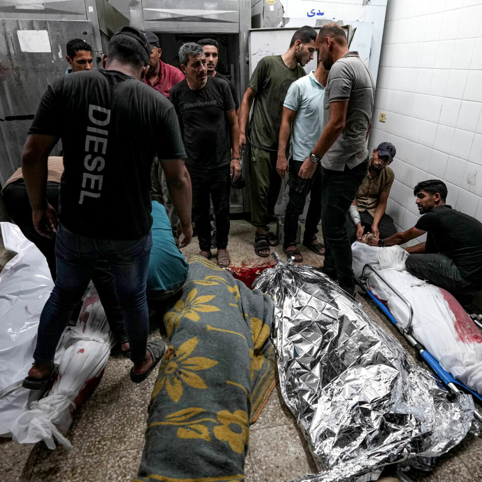 FLERE DREPTE: Palestinere leter etter familiemedlemmer blant de drepte på et sykehus på Gazastripen søndag 1. september. FLERE DREPTE: Palestinere leter etter familiemedlemmer blant de drepte på et sykehus på Gazastripen søndag 1. september.