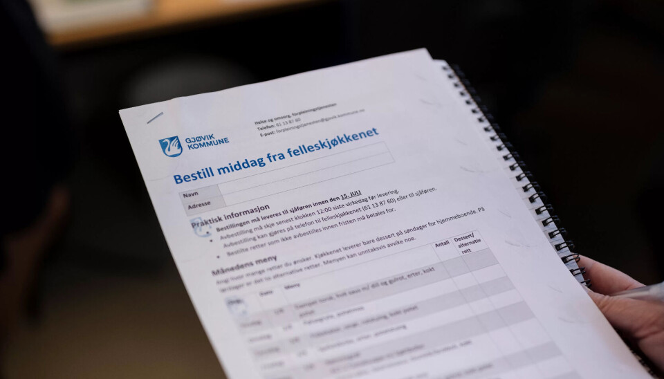 BESTILL DET DU VIL HA: Sentralkjøkkenet i Gjøvik tar imot elektroniske bestillinger, men veldig få brukere behersker det. Derfor må de legge inn bestillingene manuelt. Det er kort vei å ringe for å gjøre endringer. BESTILL DET DU VIL HA: Sentralkjøkkenet i Gjøvik tar imot elektroniske bestillinger, men veldig få brukere behersker det. Derfor må de legge inn bestillingene manuelt. Det er kort vei å ringe for å gjøre endringer.