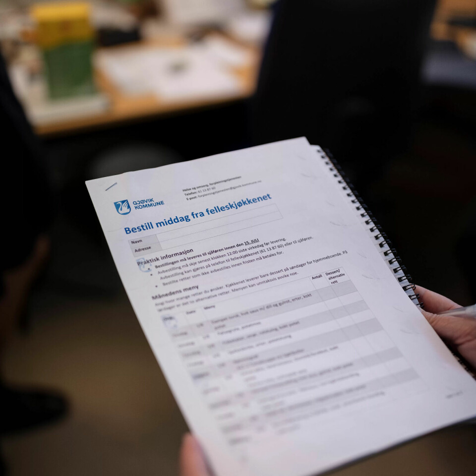 BESTILL DET DU VIL HA: Sentralkjøkkenet i Gjøvik tar imot elektroniske bestillinger, men veldig få brukere behersker det. Derfor må de legge inn bestillingene manuelt. Det er kort vei å ringe for å gjøre endringer. BESTILL DET DU VIL HA: Sentralkjøkkenet i Gjøvik tar imot elektroniske bestillinger, men veldig få brukere behersker det. Derfor må de legge inn bestillingene manuelt. Det er kort vei å ringe for å gjøre endringer.