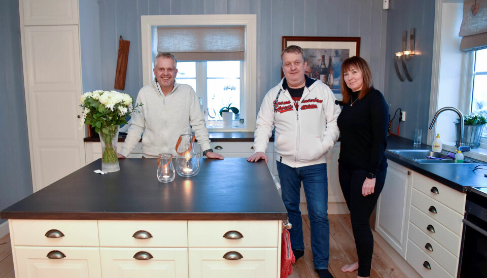 FOTBALL: – Engelsk fotball er vi enige om. Der er det Liverpool som er laget, såklart. Vi er ikke like enige om norsk fotball, så det har vi unngått å prate om, spøker Arild Vester (t.v.) med Roy og Elin Marstein Hannevold. FOTBALL: – Engelsk fotball er vi enige om. Der er det Liverpool som er laget, såklart. Vi er ikke like enige om norsk fotball, så det har vi unngått å prate om, spøker Arild Vester (t.v.) med Roy og Elin Marstein Hannevold.