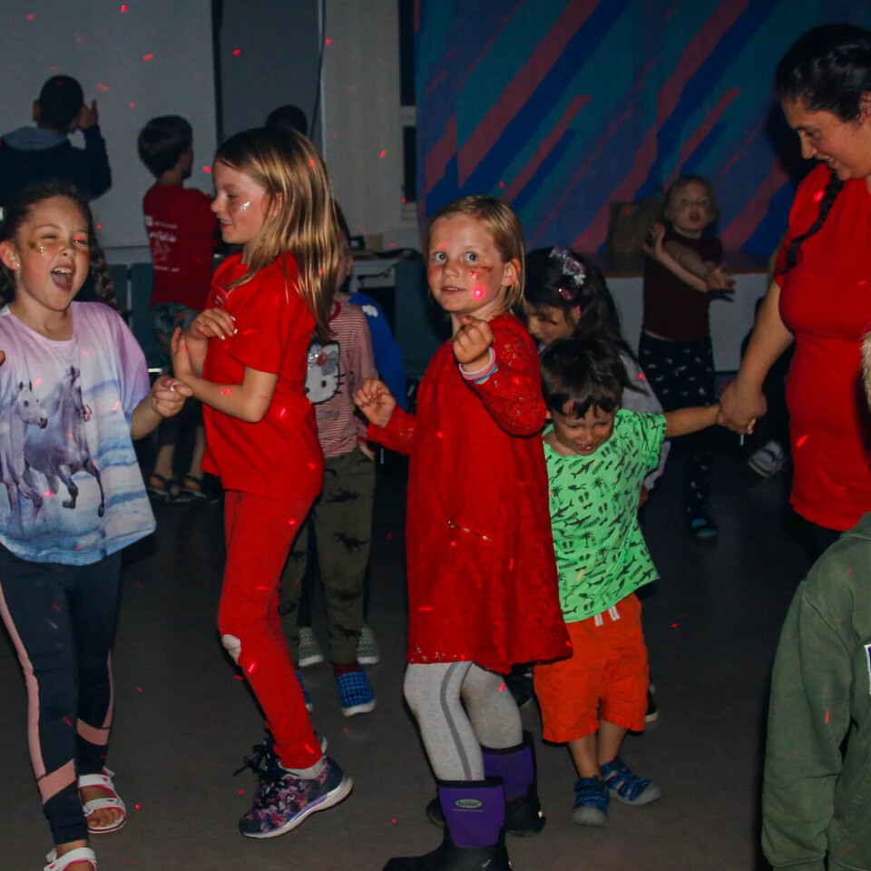 DANSEFØTTER: Det var vanskelig å stå stille da musikken dundret ut. DANSEFØTTER: Det var vanskelig å stå stille da musikken dundret ut.