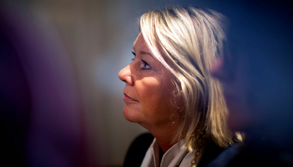 Justis- og beredskapsminister Monica Mæland (H) har bedt 202 norske kommuner om å vurdere mulige konsekvenser av å stenge grensa for helsepersonell fra Sverige og Finland. Justis- og beredskapsminister Monica Mæland (H) har bedt 202 norske kommuner om å vurdere mulige konsekvenser av å stenge grensa for helsepersonell fra Sverige og Finland.