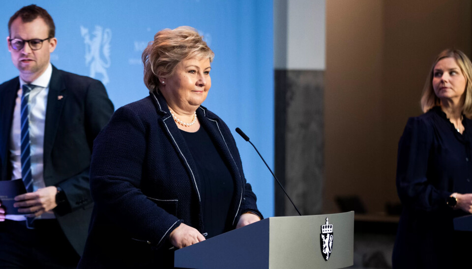 KOMPROMISSER: Blant kompromissene som ble inngått i Solberg-regjeringen, var KrFs og Venstres motvillige samtykke til å gå inn i en regjering sammen med Fremskrittspartiet. Her KrF-leder Kjell Ingolf Ropstad og Venstre-leder Guri Melby sammen med statsminister og Høyre-leder Erna Solberg (midten). KOMPROMISSER: Blant kompromissene som ble inngått i Solberg-regjeringen, var KrFs og Venstres motvillige samtykke til å gå inn i en regjering sammen med Fremskrittspartiet. Her KrF-leder Kjell Ingolf Ropstad og Venstre-leder Guri Melby sammen med statsminister og Høyre-leder Erna Solberg (midten).