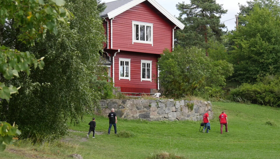 JAKTSLOTT: Laftauset ble nylig pusset opp og alle som vil kan leie det gamle jaktslottet som ble bygd på 1870-tallet. JAKTSLOTT: Laftauset ble nylig pusset opp og alle som vil kan leie det gamle jaktslottet som ble bygd på 1870-tallet.