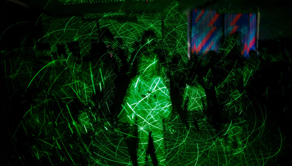 DISCO: Det var mange slitne barn etter en times dansing på disco, Røykmaskin og discolys var veldig populært. DISCO: Det var mange slitne barn etter en times dansing på disco, Røykmaskin og discolys var veldig populært.