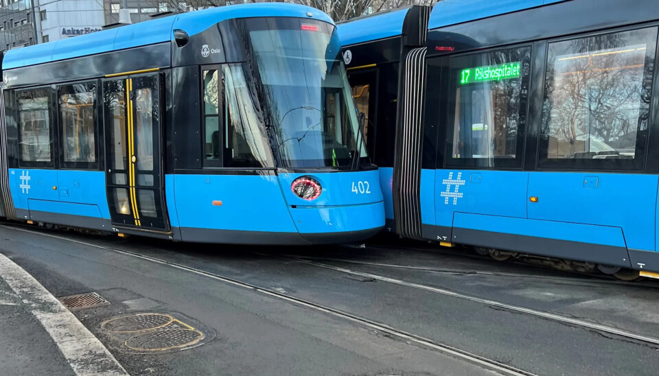KOLLISJON: De to trikkene kolliderte i krysset der linjene skilles – en går opp Grunerløkka, og den andre går i Trondheimsveien. KOLLISJON: De to trikkene kolliderte i krysset der linjene skilles – en går opp Grunerløkka, og den andre går i Trondheimsveien.