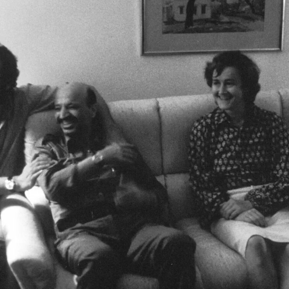 ARAFAT: Ebba Wergeland i sofaen sammen med Yassir Arafat. Hun hadde tillit fra den palestinske ledelsen. ARAFAT: Ebba Wergeland i sofaen sammen med Yassir Arafat. Hun hadde tillit fra den palestinske ledelsen.