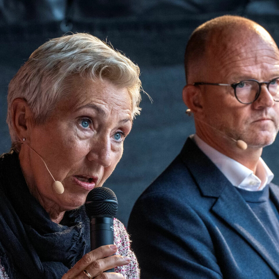 LO-leder Peggy Hessen Følsvik og NHO-direktør Ole Erik Almlid møttes til debatt under Arendalsuka tirsdag. LO-leder Peggy Hessen Følsvik og NHO-direktør Ole Erik Almlid møttes til debatt under Arendalsuka tirsdag.