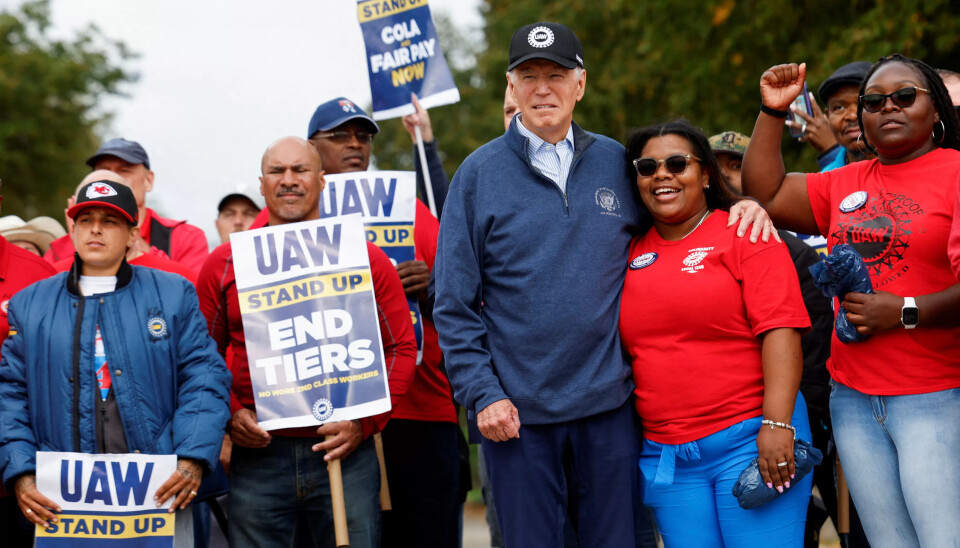 FAGFORENINGSVENN: Joe Biden var en fagforeningsvennlig visepresident og president. Her støtter han opp om de streikende i United Auto Workers. De streiker utafor GM's Willow Run Distribution Center i Belleville i Michigan. FAGFORENINGSVENN: Joe Biden var en fagforeningsvennlig visepresident og president. Her støtter han opp om de streikende i United Auto Workers. De streiker utafor GM's Willow Run Distribution Center i Belleville i Michigan.
