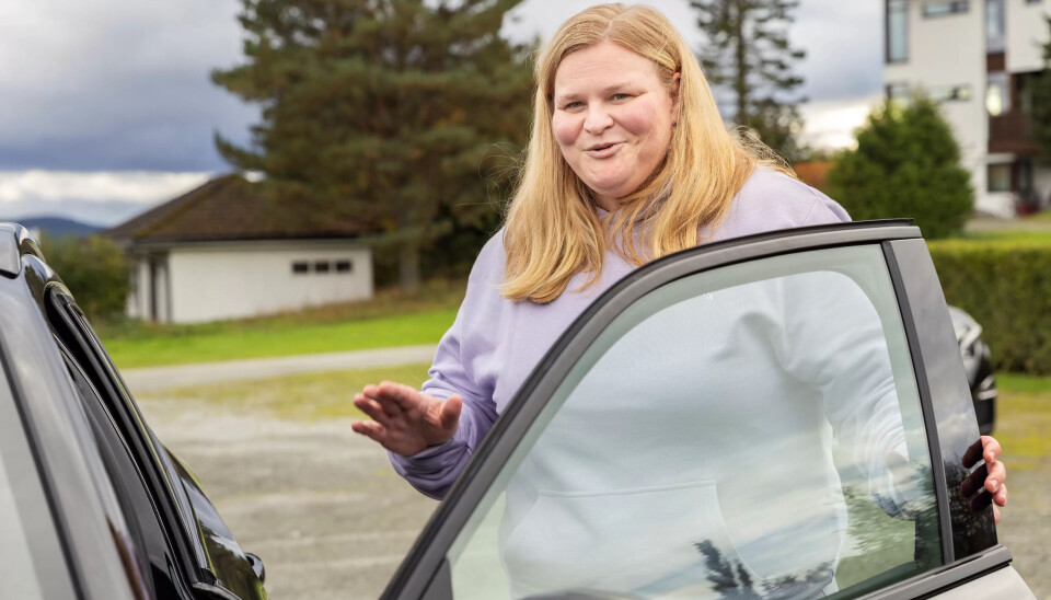 TIL GOLFBANEN: Marit på vei til golfbanen. – Golf er mye mer sosialt enn man skulle tro, sier hun. TIL GOLFBANEN: Marit på vei til golfbanen. – Golf er mye mer sosialt enn man skulle tro, sier hun.