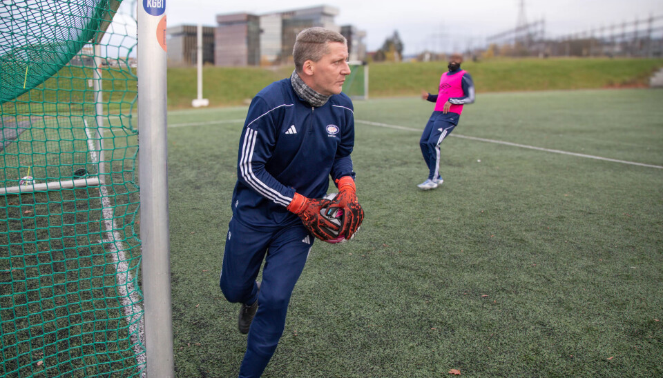 Rusavhengige Ruben (42) ble dømt til fotball. Nå stortrives han i buret