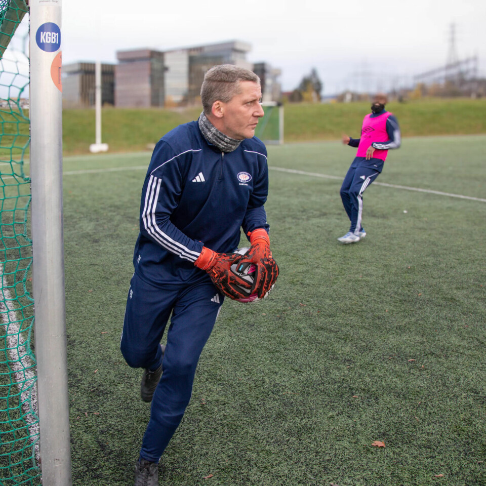 Rusavhengige Ruben (42) ble dømt til fotball. Nå stortrives han i buret