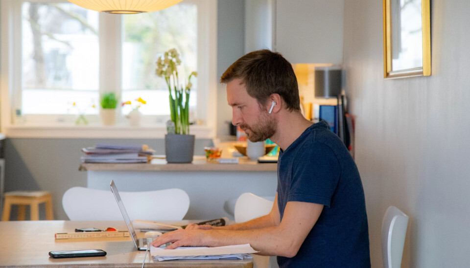 HJMMEKONTOR: Det er ikke mulig å jobbe som renholder eller butikkmedarbeider fra kjøkkenbenken. (Illustrasjonsfoto). HJMMEKONTOR: Det er ikke mulig å jobbe som renholder eller butikkmedarbeider fra kjøkkenbenken. (Illustrasjonsfoto).