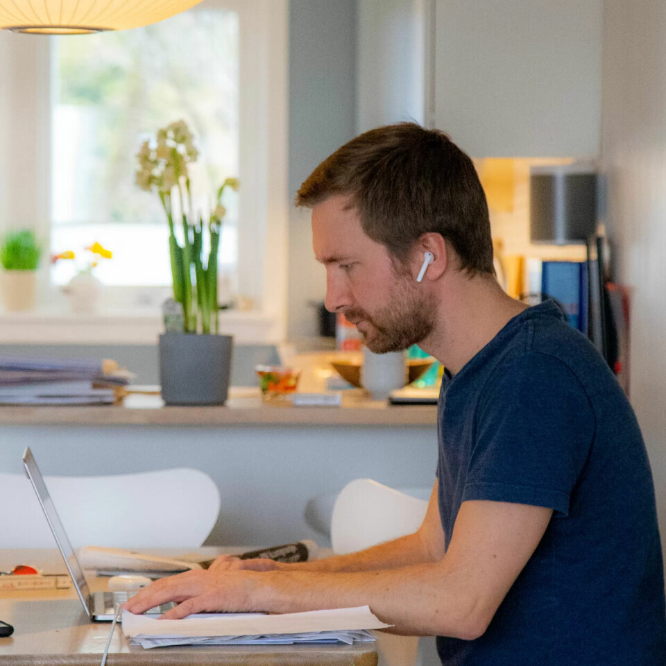 HJMMEKONTOR: Det er ikke mulig å jobbe som renholder eller butikkmedarbeider fra kjøkkenbenken. (Illustrasjonsfoto). HJMMEKONTOR: Det er ikke mulig å jobbe som renholder eller butikkmedarbeider fra kjøkkenbenken. (Illustrasjonsfoto).