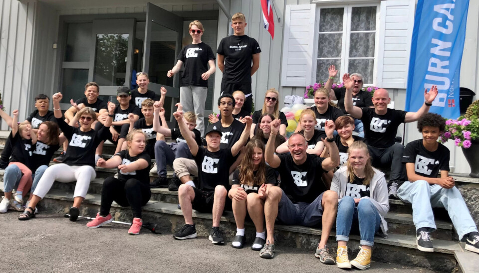 Første dag med lek, moro og utfordringer på Burn Camp. De kommende dagene følger badelandi Bø, klatrepark, strandturer, grilling og masse team building. Åpningsdagen var også Fagforbundets leder Mette Nord på besøk (til venstre) Første dag med lek, moro og utfordringer på Burn Camp. De kommende dagene følger badelandi Bø, klatrepark, strandturer, grilling og masse team building. Åpningsdagen var også Fagforbundets leder Mette Nord på besøk (til venstre)