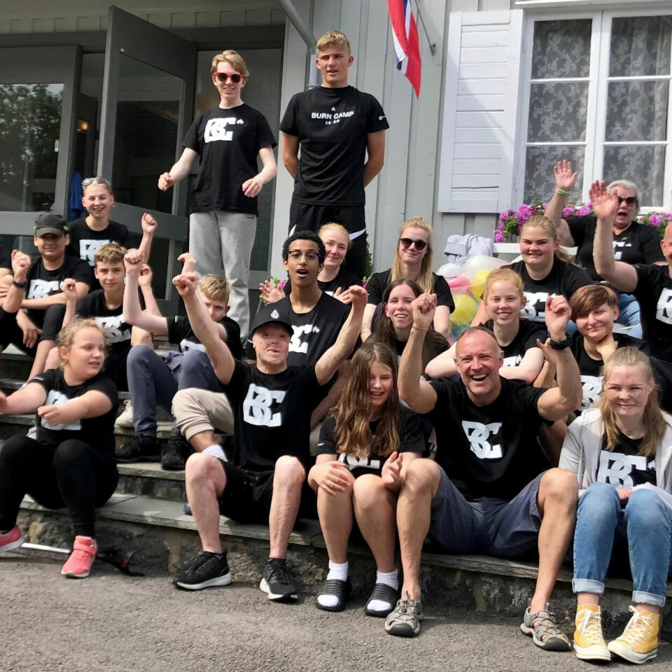 Første dag med lek, moro og utfordringer på Burn Camp. De kommende dagene følger badelandi Bø, klatrepark, strandturer, grilling og masse team building. Åpningsdagen var også Fagforbundets leder Mette Nord på besøk (til venstre) Første dag med lek, moro og utfordringer på Burn Camp. De kommende dagene følger badelandi Bø, klatrepark, strandturer, grilling og masse team building. Åpningsdagen var også Fagforbundets leder Mette Nord på besøk (til venstre)