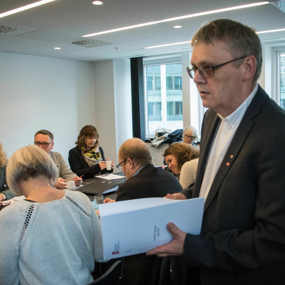 SKUFFET: Forhandlingsleder Odd-Haldgeir Larsen synes det er uforståelig at kirkekonsernet Akasia ikke ønsker at de ansatte skal ha anstendige pensjonsordninger for sine ansatte. Fra i dag tidlig streiker ansatte i sju barnehager og to andre Akasia-selskaper. SKUFFET: Forhandlingsleder Odd-Haldgeir Larsen synes det er uforståelig at kirkekonsernet Akasia ikke ønsker at de ansatte skal ha anstendige pensjonsordninger for sine ansatte. Fra i dag tidlig streiker ansatte i sju barnehager og to andre Akasia-selskaper.