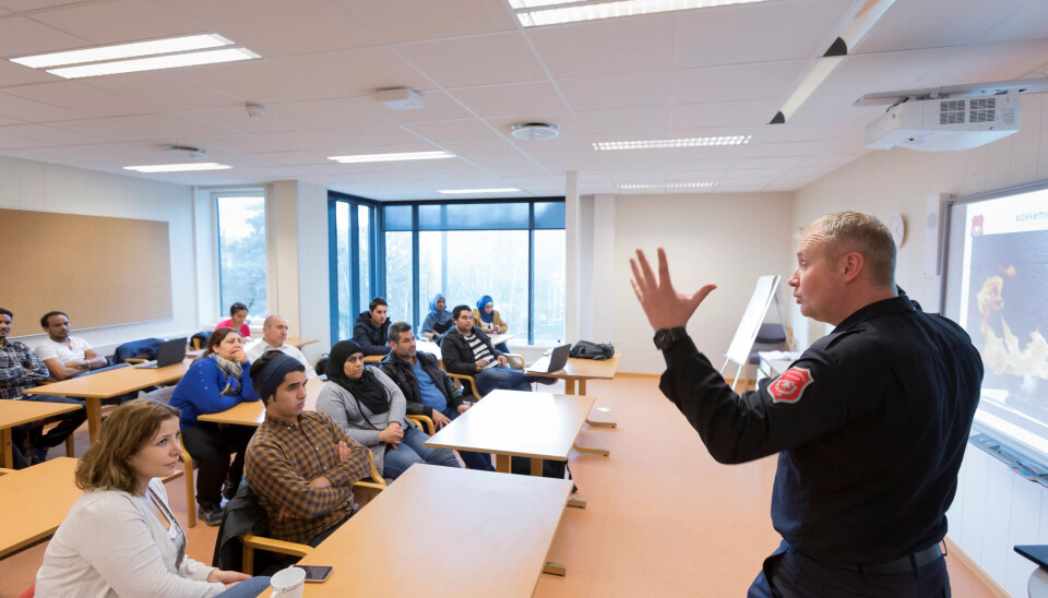 UNDERVISNING: I dag er det innvandrere på voksenopplæring som får nyttig kunnskap om hvordan de kan unngå brann. UNDERVISNING: I dag er det innvandrere på voksenopplæring som får nyttig kunnskap om hvordan de kan unngå brann.