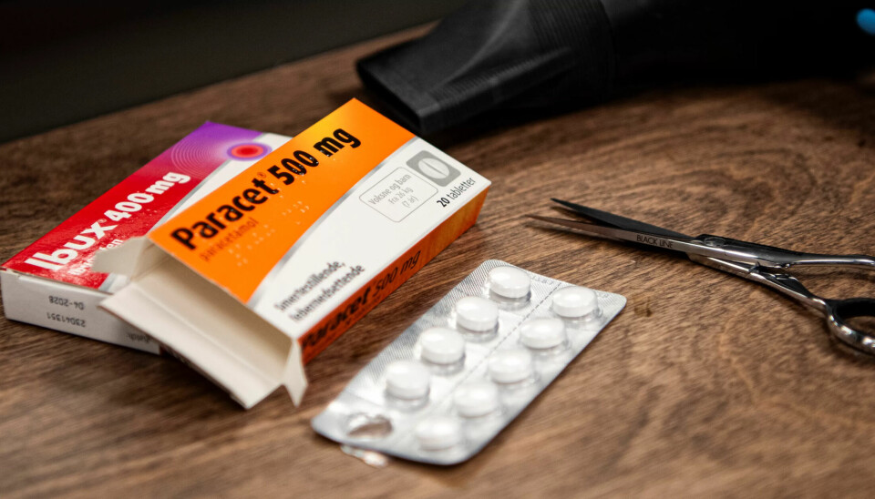 Ibuprofen har høyere interaksjonsrisiko og høyere forekomst av bivirkninger enn paracetamol, ifølge lederen i Norsk forening for allmennmedisin. Ibuprofen har høyere interaksjonsrisiko og høyere forekomst av bivirkninger enn paracetamol, ifølge lederen i Norsk forening for allmennmedisin.