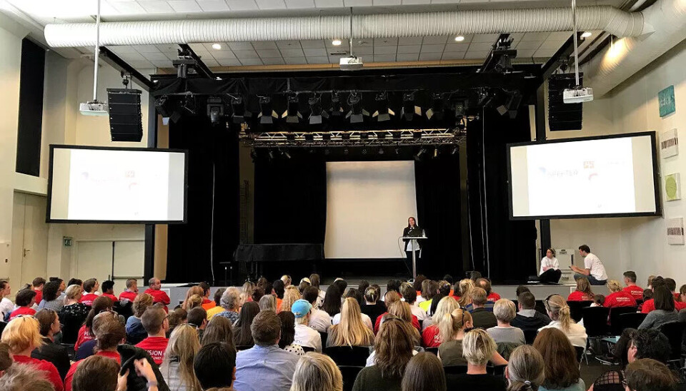 SAMLES: Alle de streikende organisasjonen på felles streikesamling. SAMLES: Alle de streikende organisasjonen på felles streikesamling.