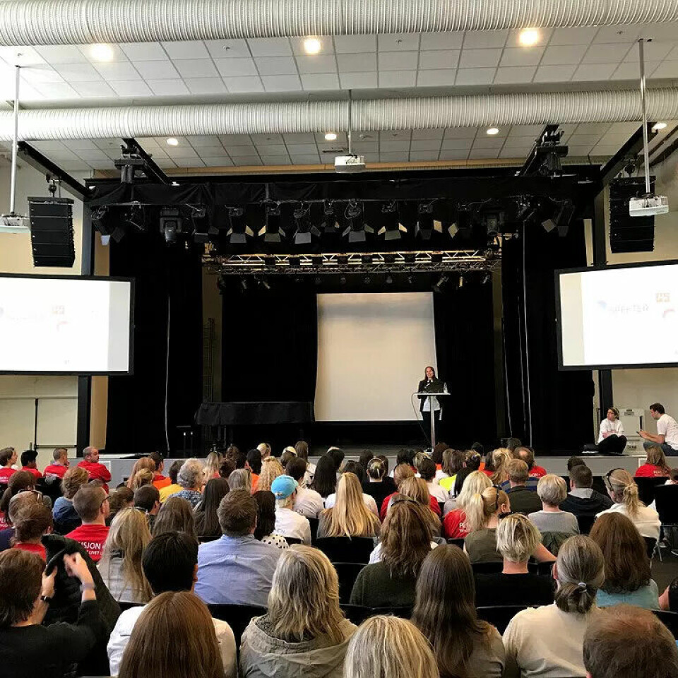 SAMLES: Alle de streikende organisasjonen på felles streikesamling. SAMLES: Alle de streikende organisasjonen på felles streikesamling.