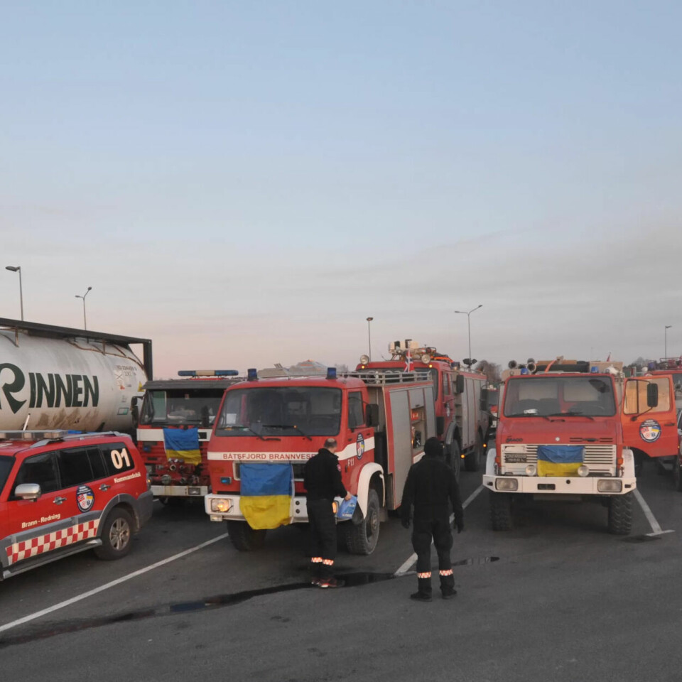 TYDELIG: Den nesten en kilometer lange kolonnen med brannbiler og blålys ble lagt merke til gjennom Sverige og Polen. TYDELIG: Den nesten en kilometer lange kolonnen med brannbiler og blålys ble lagt merke til gjennom Sverige og Polen.