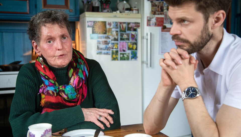 KJØKKENMØTE: Åse Berit Eide ble trukket fram av sønnen, Rødt-leder Bjørnar Moxnes, i hans landsmøtetale. Hun har 40 år bak seg i helsevesenet, og har ikke noe godt å si om politikken til den blå regjeringa. KJØKKENMØTE: Åse Berit Eide ble trukket fram av sønnen, Rødt-leder Bjørnar Moxnes, i hans landsmøtetale. Hun har 40 år bak seg i helsevesenet, og har ikke noe godt å si om politikken til den blå regjeringa.