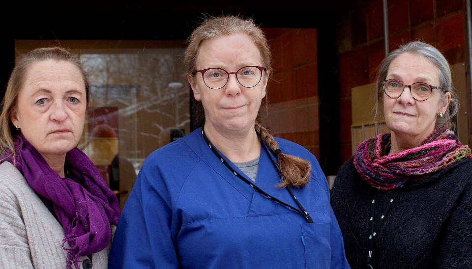 Bekymret faglag: Sykepleier Siv Fredriksen, hjelpepleier Hilde Grøttum og demenskoordinator Wiebke Henriksen stiller spørsmålstegn ved hvordan arbeidsgiveren deres, bydel Sagene i Oslo, håndterer sine innbyggere med demens og fagfolkene som har hatt som jobb å ta seg av dem. Bekymret faglag: Sykepleier Siv Fredriksen, hjelpepleier Hilde Grøttum og demenskoordinator Wiebke Henriksen stiller spørsmålstegn ved hvordan arbeidsgiveren deres, bydel Sagene i Oslo, håndterer sine innbyggere med demens og fagfolkene som har hatt som jobb å ta seg av dem.