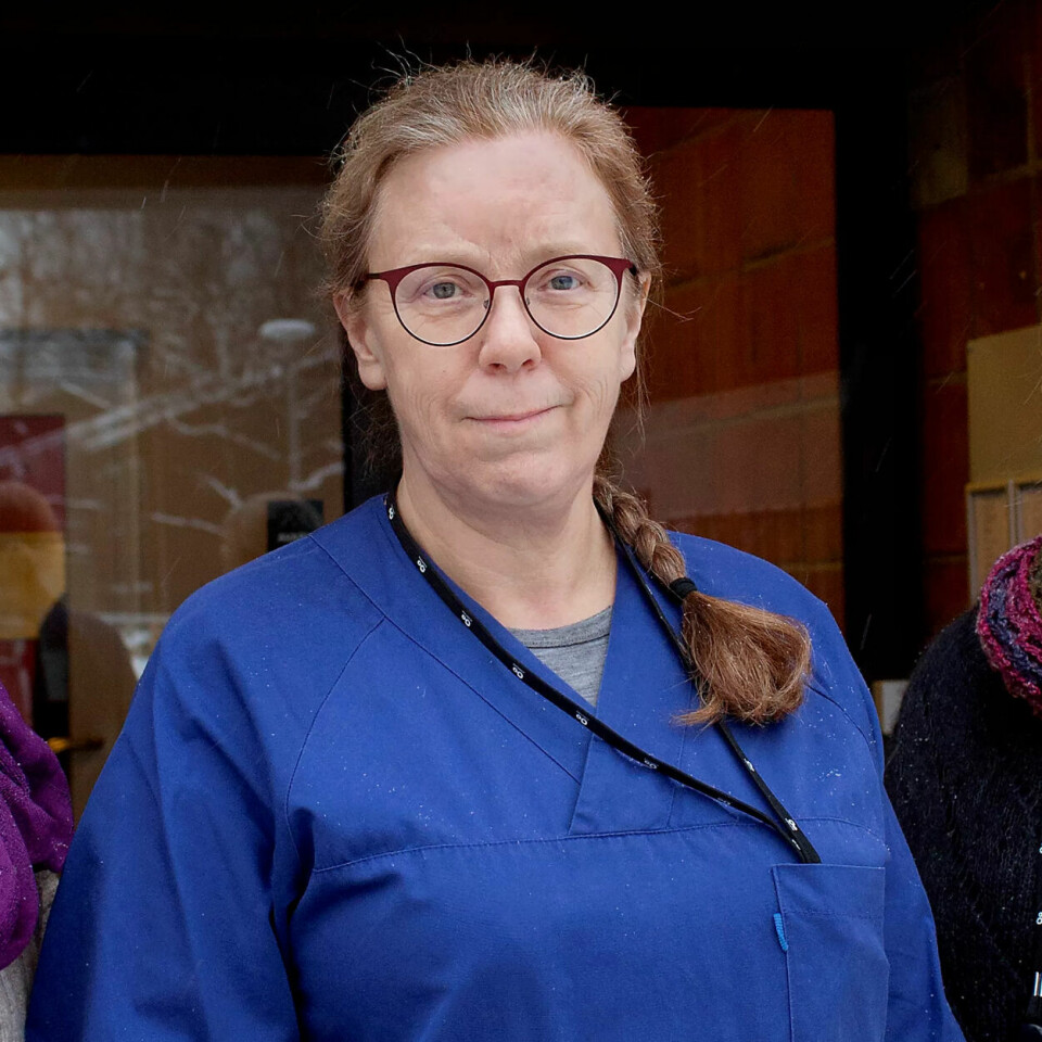 Bekymret faglag: Sykepleier Siv Fredriksen, hjelpepleier Hilde Grøttum og demenskoordinator Wiebke Henriksen stiller spørsmålstegn ved hvordan arbeidsgiveren deres, bydel Sagene i Oslo, håndterer sine innbyggere med demens og fagfolkene som har hatt som jobb å ta seg av dem. Bekymret faglag: Sykepleier Siv Fredriksen, hjelpepleier Hilde Grøttum og demenskoordinator Wiebke Henriksen stiller spørsmålstegn ved hvordan arbeidsgiveren deres, bydel Sagene i Oslo, håndterer sine innbyggere med demens og fagfolkene som har hatt som jobb å ta seg av dem.