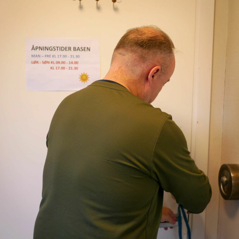 PÅ JOBB: Jens Sundet har arbeidet i fire år ved omsorgsboligene på Soltunet. Han har også erfaring fra barnevern og psykiatri. PÅ JOBB: Jens Sundet har arbeidet i fire år ved omsorgsboligene på Soltunet. Han har også erfaring fra barnevern og psykiatri.