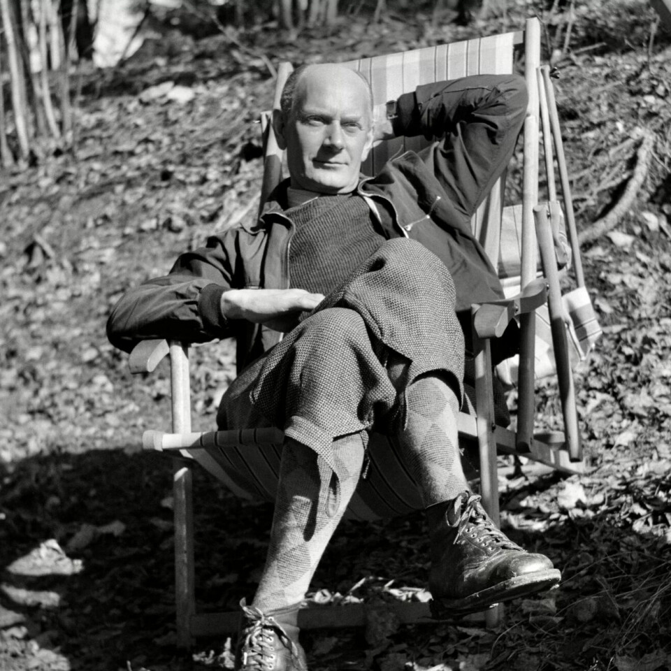 Einar Gerhardsen beklaget at Aktuell måtte gå inn. Bildet er tatt ved Gerhardsens hytte i Bærum i 1947. Einar Gerhardsen beklaget at Aktuell måtte gå inn. Bildet er tatt ved Gerhardsens hytte i Bærum i 1947.