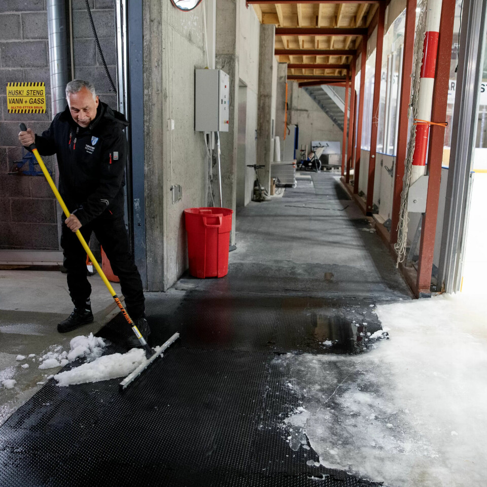 Gir ros: – Jeg kan ikke få rost kommunen nok som arbeidsplass, sier Allan Veiga, som er servicemedarbeider i idrettsavdelingen i teknisk drift . Gir ros: – Jeg kan ikke få rost kommunen nok som arbeidsplass, sier Allan Veiga, som er servicemedarbeider i idrettsavdelingen i teknisk drift .