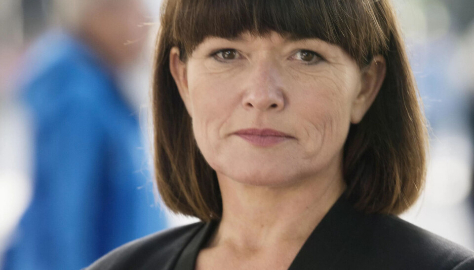 PROTESTERER: Sissel M. Skoghaug er nestleder i Fagforbundet og misliker at LO-logoen står sammen med våpenprodusenten Nammo på draktene til landslagshopperne. PROTESTERER: Sissel M. Skoghaug er nestleder i Fagforbundet og misliker at LO-logoen står sammen med våpenprodusenten Nammo på draktene til landslagshopperne.