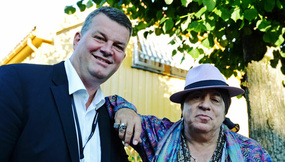 FANT TONEN: LO-leder Hans-Christian Gabrielsen og Little Steven i en en avslappet setting på årets Notodden Bluesfestival. FANT TONEN: LO-leder Hans-Christian Gabrielsen og Little Steven i en en avslappet setting på årets Notodden Bluesfestival.