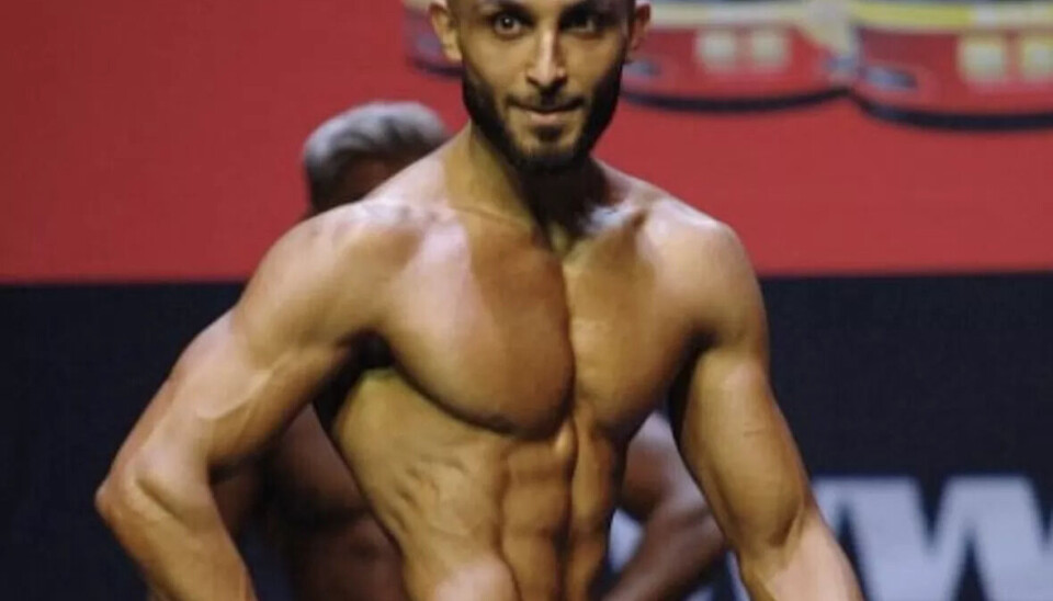 SYK PÅ SCENEN: Her er Tariq på scenen i fitnesskonkurransen. Bildet er fra hans Instagram-profil. Han har valgt å beholde innholdet fra da han var syk, for å vise at det var en fase. SYK PÅ SCENEN: Her er Tariq på scenen i fitnesskonkurransen. Bildet er fra hans Instagram-profil. Han har valgt å beholde innholdet fra da han var syk, for å vise at det var en fase.