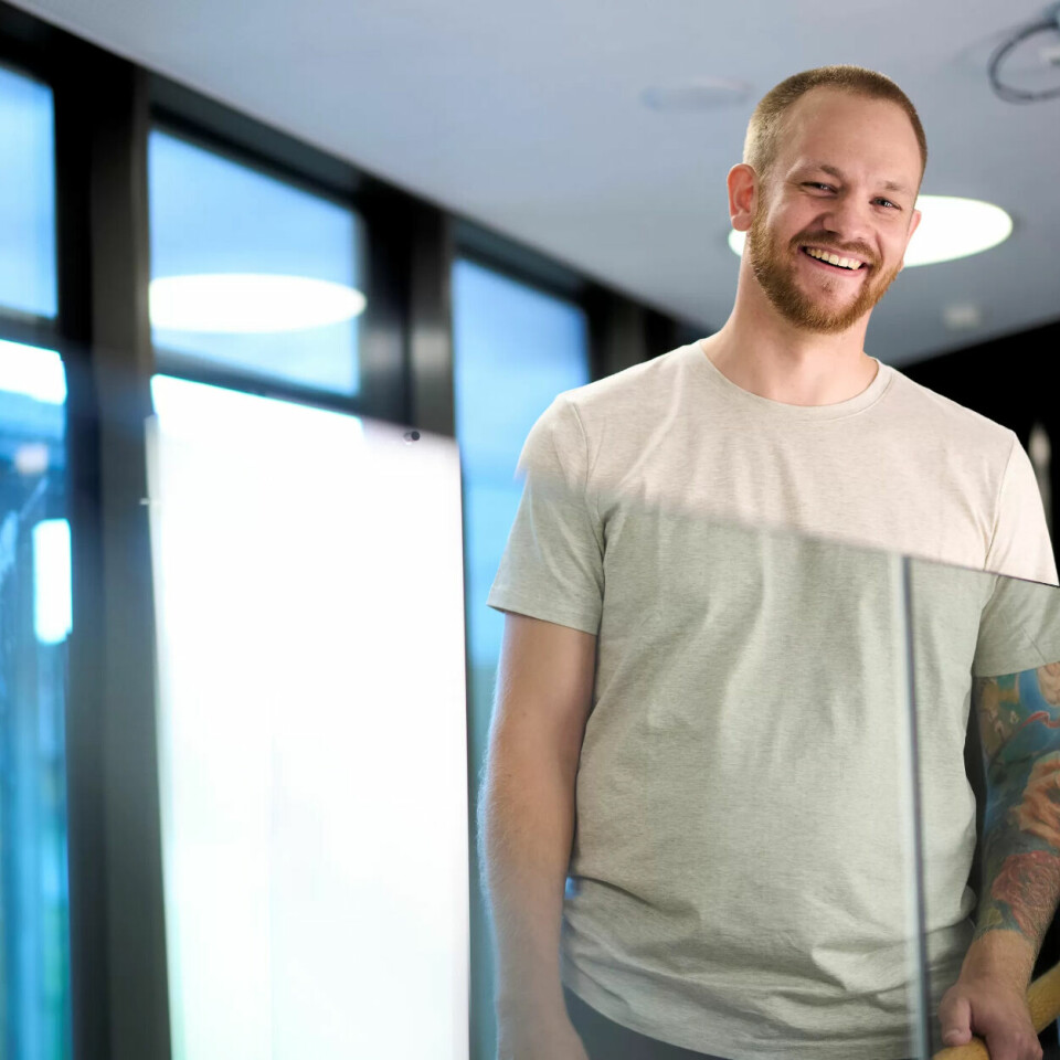 GLAD FOR KOLLEGENE: Peter Ellefsen mener det gode samholdet mellom kollegene er nøkkelen til at han kan fortsette i denne krevende jobben. GLAD FOR KOLLEGENE: Peter Ellefsen mener det gode samholdet mellom kollegene er nøkkelen til at han kan fortsette i denne krevende jobben.