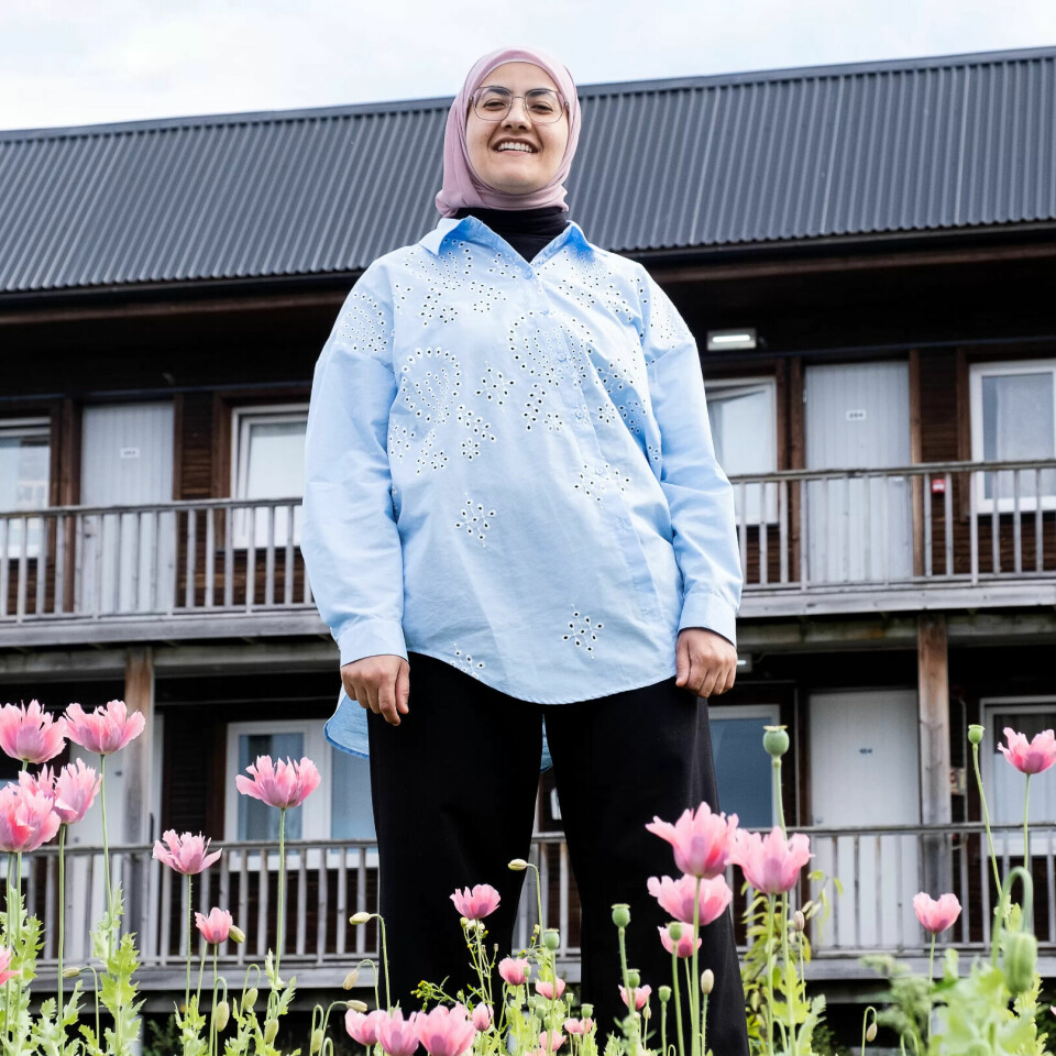 TRIVES: – Lønn og kompetanse henger sammen, mener Manal Osaimi, som trives i arbeidet på mottaket sør i Trondheim. TRIVES: – Lønn og kompetanse henger sammen, mener Manal Osaimi, som trives i arbeidet på mottaket sør i Trondheim.