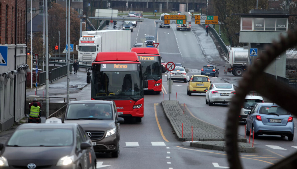 TRAFIKKEN: Sjåførene selv melder om bedre bybilde. Forskerne er skeptiske til at bilister parkerer når bussen er gratis. TRAFIKKEN: Sjåførene selv melder om bedre bybilde. Forskerne er skeptiske til at bilister parkerer når bussen er gratis.