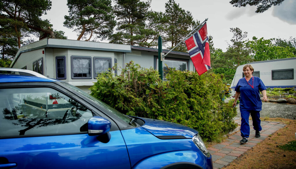 HJEMMEHJELP PÅ CAMPING: På Hvaler skal hjelpepleier Grete Kile innom flere hytter og campingvogner på hver vakt. HJEMMEHJELP PÅ CAMPING: På Hvaler skal hjelpepleier Grete Kile innom flere hytter og campingvogner på hver vakt.