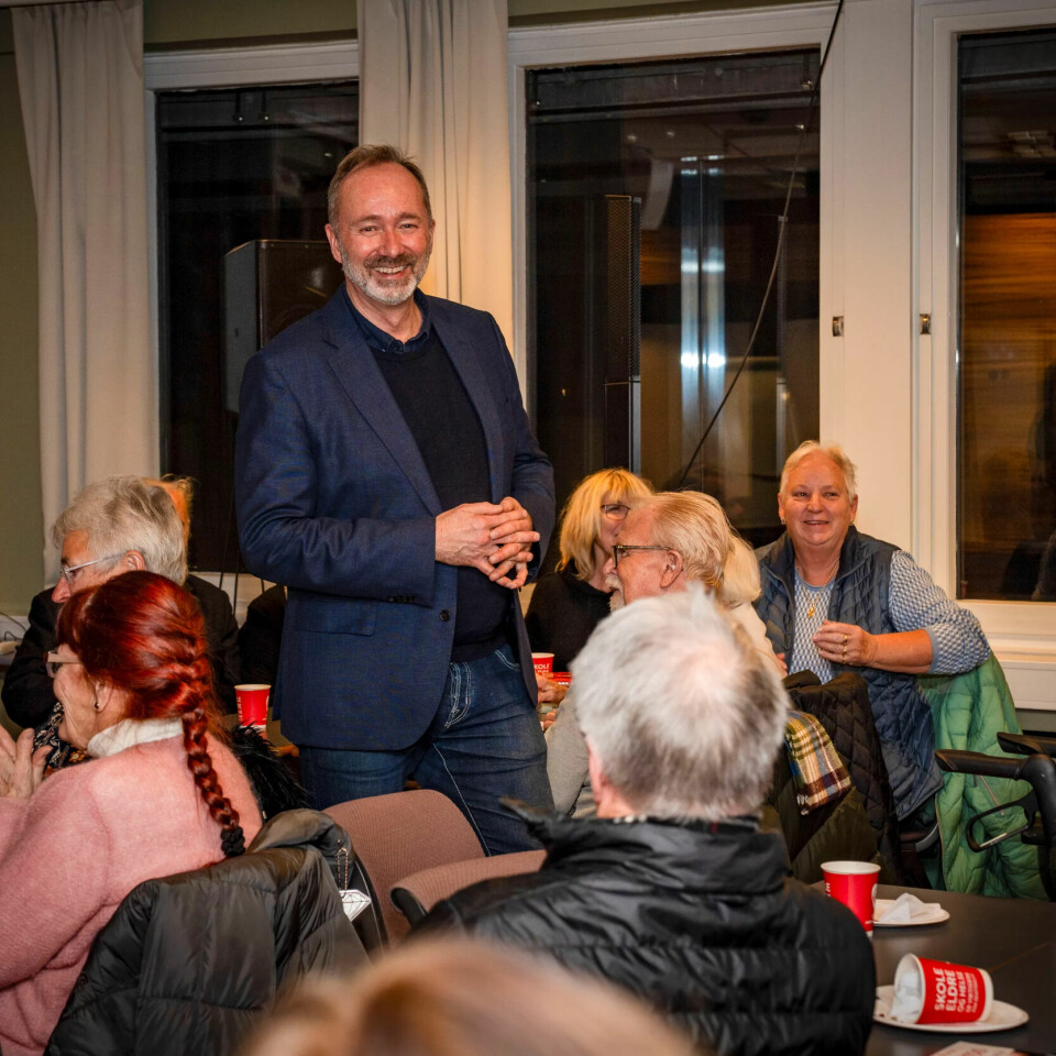 Trond Giske intervjues under presentasjonen av boka «Verdt å slåss for», som han utga i november. Presentasjonen foregikk på et medlemsmøte i Arbeiderparti-lokallaget han leder, Nidaros sosialdemokratisk forum i Trondheim. Trond Giske intervjues under presentasjonen av boka «Verdt å slåss for», som han utga i november. Presentasjonen foregikk på et medlemsmøte i Arbeiderparti-lokallaget han leder, Nidaros sosialdemokratisk forum i Trondheim.