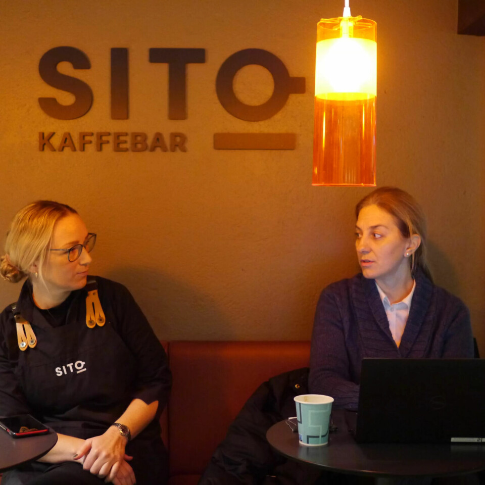 LANG ERFARING: Tina Ulriksborg og Synnøve Bakken har jobbet i svært mange år innenfor Studentsamskipnaden. – Nå forventer jeg at LO står på krava, sier Bakken, som selv er butikkmedarbeider med fagbrev. LANG ERFARING: Tina Ulriksborg og Synnøve Bakken har jobbet i svært mange år innenfor Studentsamskipnaden. – Nå forventer jeg at LO står på krava, sier Bakken, som selv er butikkmedarbeider med fagbrev.