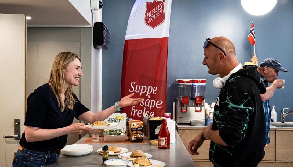 FRELSESARMEEN: Aleksandra er overalt, også når det trengs å dele ut en næringsrik porsjon mat fra lokalene på Majorstuen i Oslo. FRELSESARMEEN: Aleksandra er overalt, også når det trengs å dele ut en næringsrik porsjon mat fra lokalene på Majorstuen i Oslo.